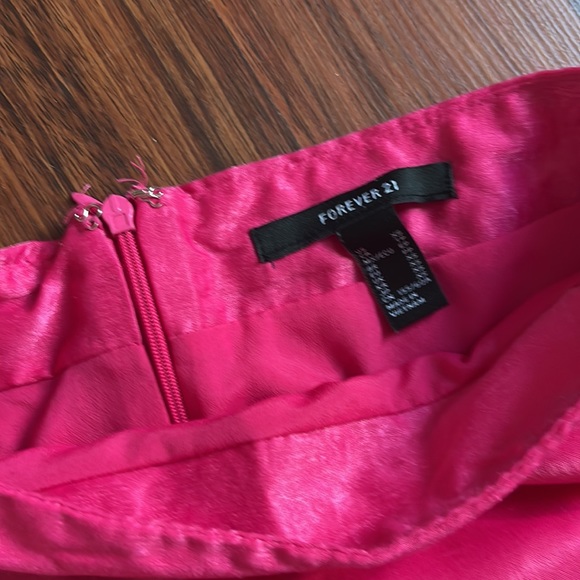 Super cute mini pink sIlk XS forever 21 skirt - Picture 3 of 5